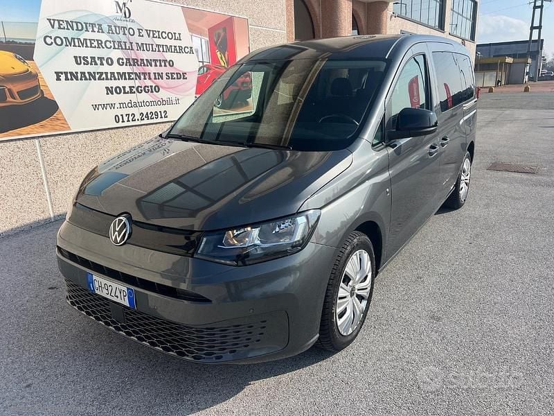 Usata VW Caddy Maxi 102 CV (75 kW) 2022 Grigio Monovolume