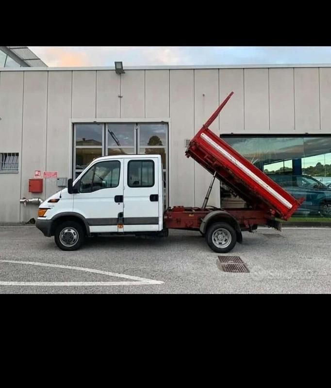 Usata Iveco Daily 125 CV (91 kW) 2002 Bianco