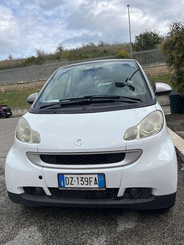 Bianco Usata 2009 Smart ForTwo Coupé Pure Due volumi | 3000 € (Ottimo prezzo) - Immagine 1/4