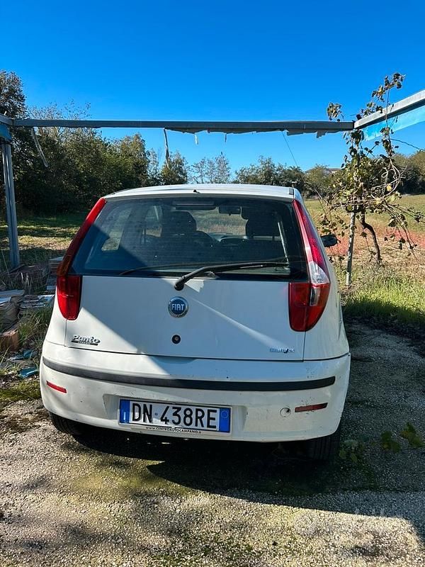 Usata 2008 Fiat Punto Tre volumi | 700 € - Immagine 1/4