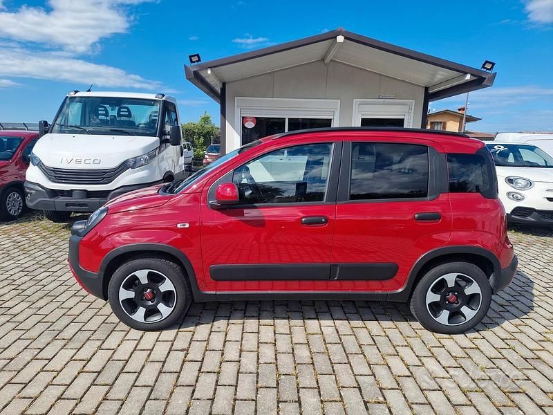 Usata Fiat Panda Cross Cross 69 CV (50 kW) 2024 Rosso Utilitaria