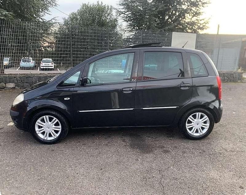 Usata Lancia Musa 95 CV (69 kW) 2005 Nero Monovolume