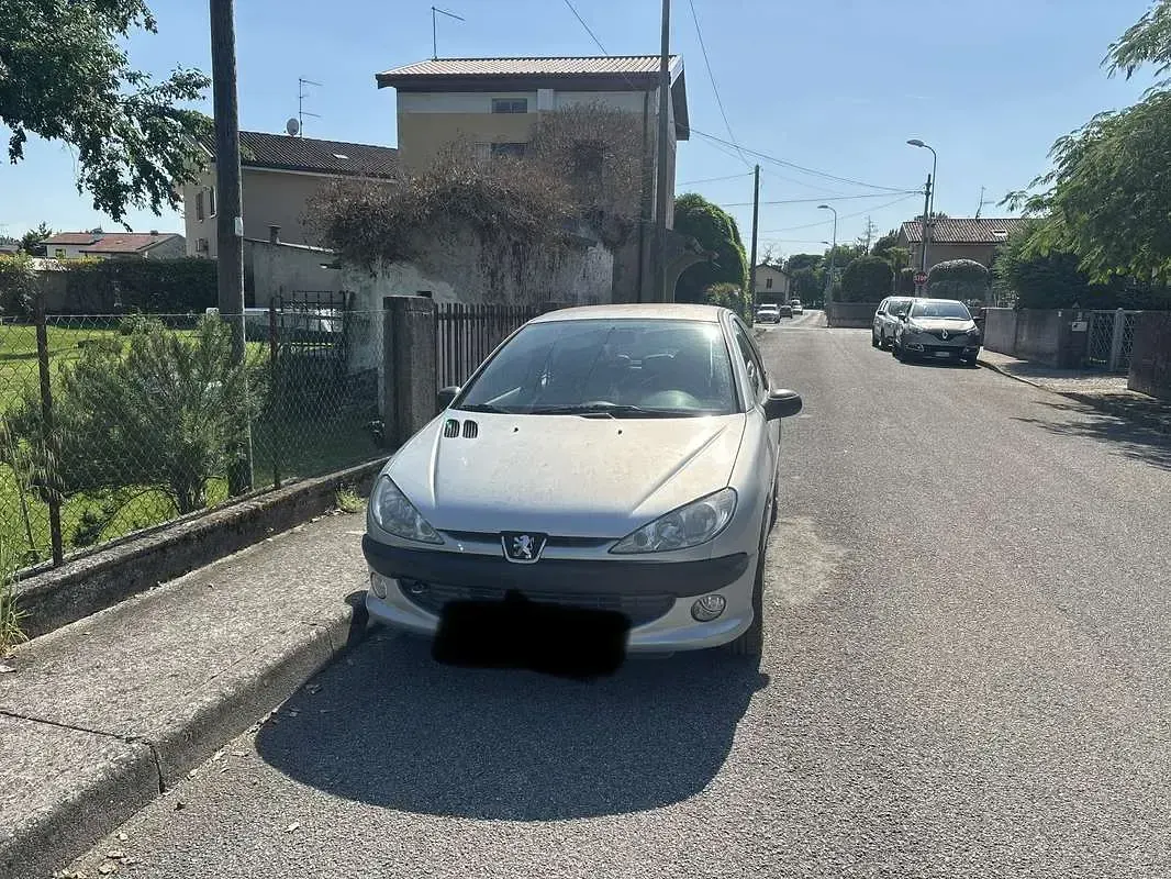 Usata Peugeot 206 75 CV (55 kW) 2001 Berlina