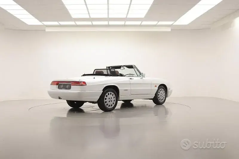 Usata Alfa Romeo Spider 122 CV (89 kW) 1990 Bianco Cabrio
