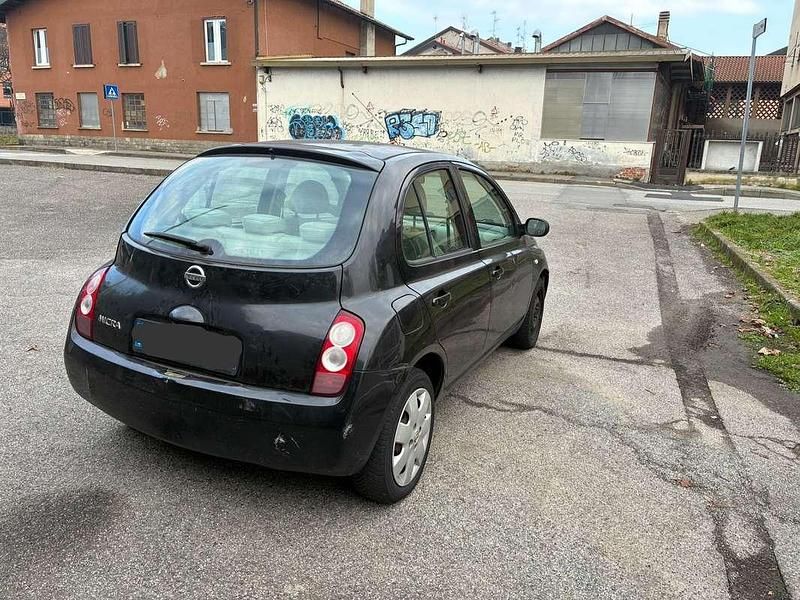 Nero Usata 2005 Nissan Micra Visia Tre volumi | 850 € (Super prezzo) - Immagine 1/4
