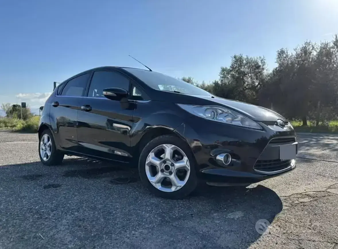 Usata Ford Fiesta 97 CV (71 kW) 2010 Nero Berlina