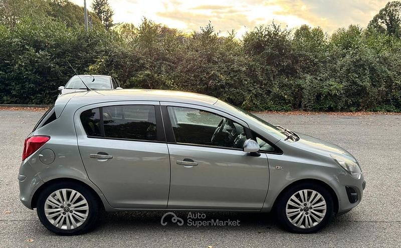 Usata Opel Corsa 86 CV (63 kW) 2015 Gray Utilitaria