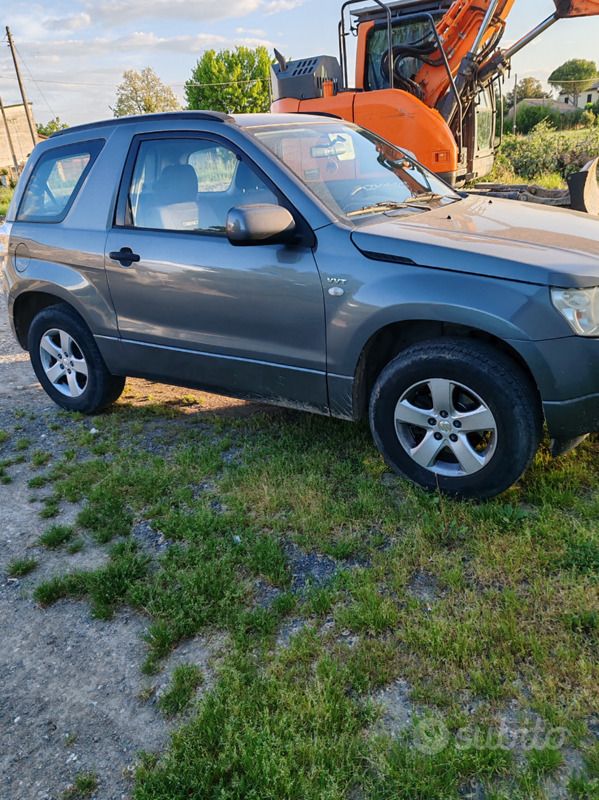 Usata Suzuki Vitara 94 CV (69 kW) 2006 Grigio SUV