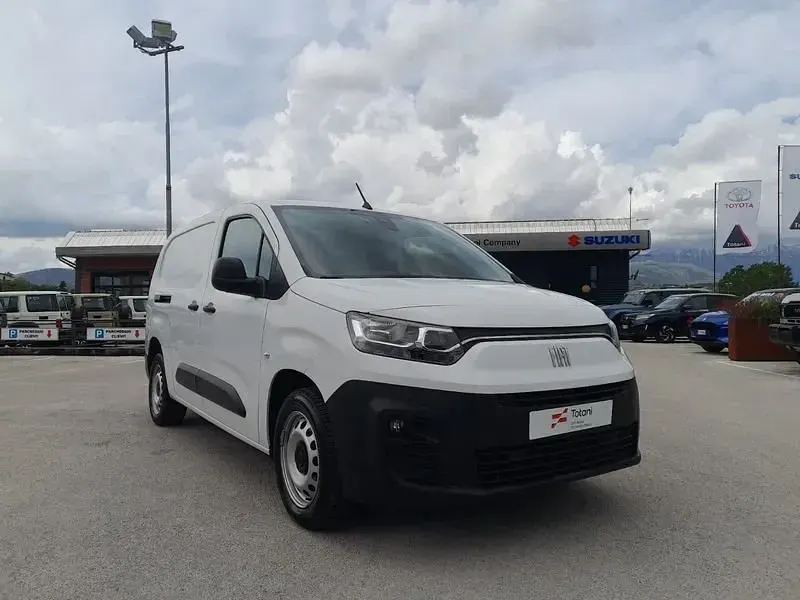 Usata Fiat Doblò 131 CV (96 kW) 2023 Bianco Monovolume