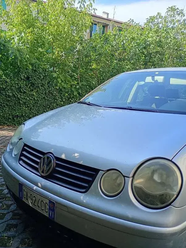 Usata VW Polo Highline 101 CV (74 kW) 2002 Argento Utilitaria