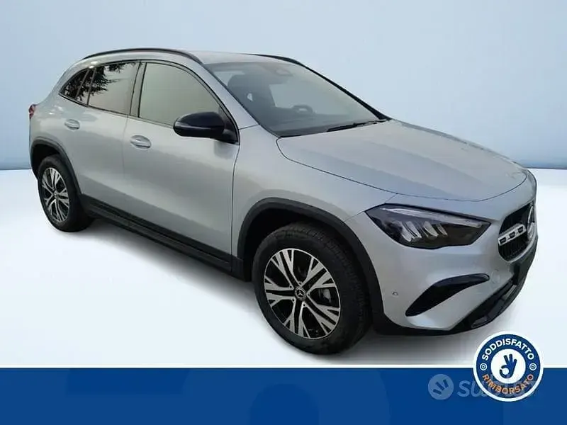 Käytetty Mercedes GLA200 Advanced 150 HP (110 kW) 2026 Harmaa Katumaasturi
