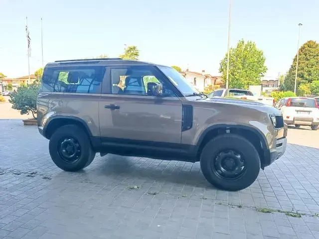 Usata Land Rover Defender 248 CV (182 kW) 2021 Marrone SUV