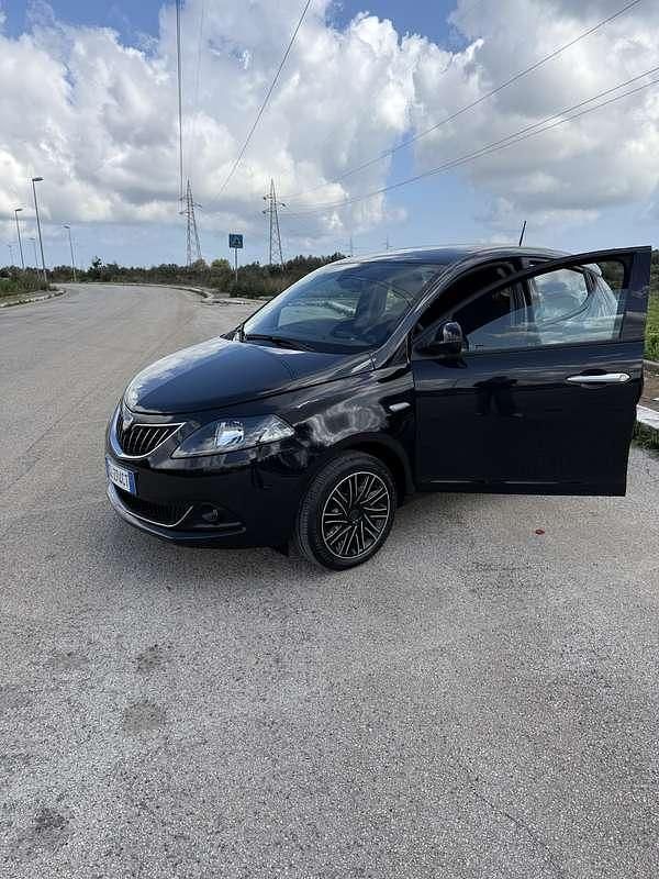 Usata Lancia Ypsilon Silver 69 CV (50 kW) 2022 Utilitaria