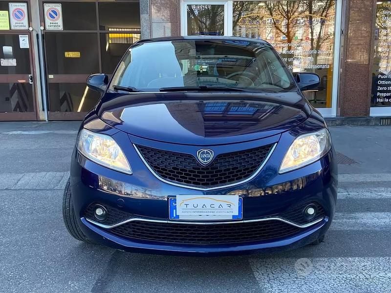 Usata Lancia Ypsilon 69 CV (50 kW) 2016 Blu/azzurro Utilitaria