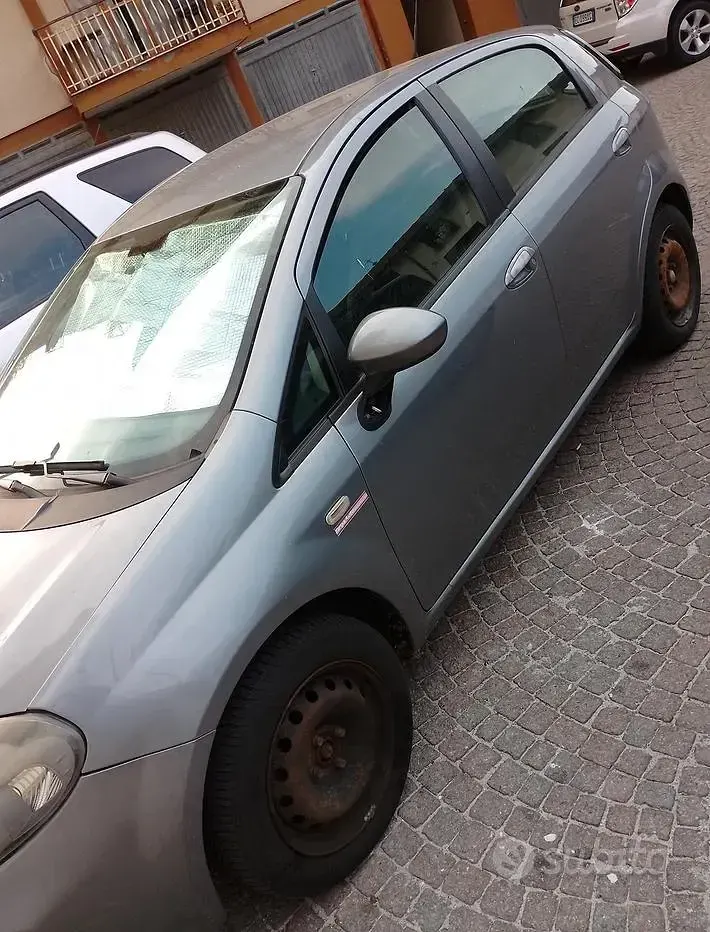 Usata Fiat Grande Punto 75 CV (55 kW) 2012 Grigio Utilitaria