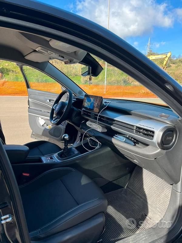 Usata Jeep Avenger 100 CV (73 kW) 2025 Nero SUV