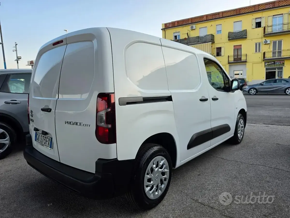 Usata Toyota Proace City City 101 CV (74 kW) 2022 Bianco Monovolume