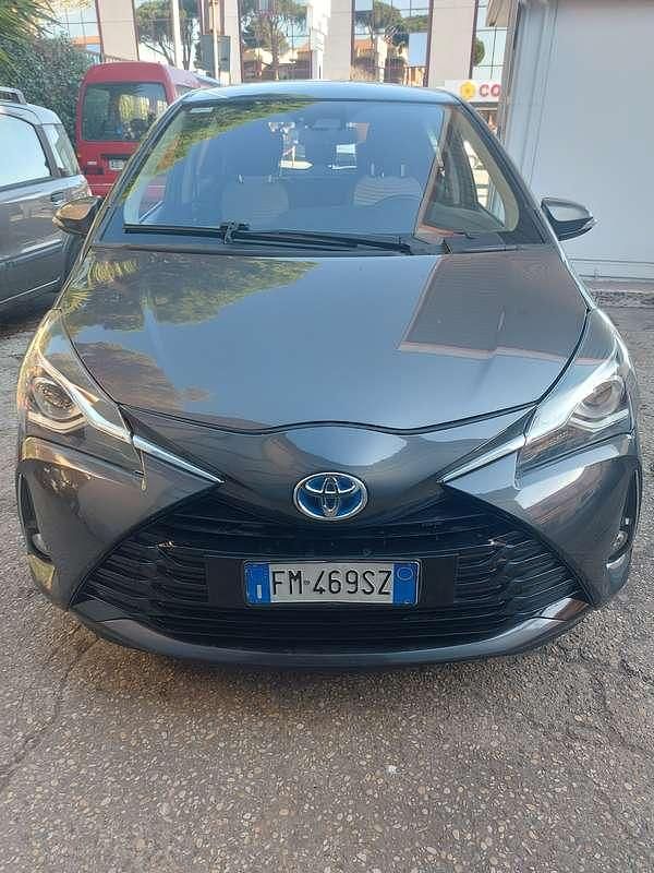 Usata Toyota Yaris 101 CV (74 kW) 2017 Grigio Berlina