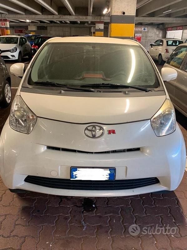 Bianco Usata 2011 Toyota iQ Due volumi | 4400 € (Buon prezzo) - Immagine 1/4