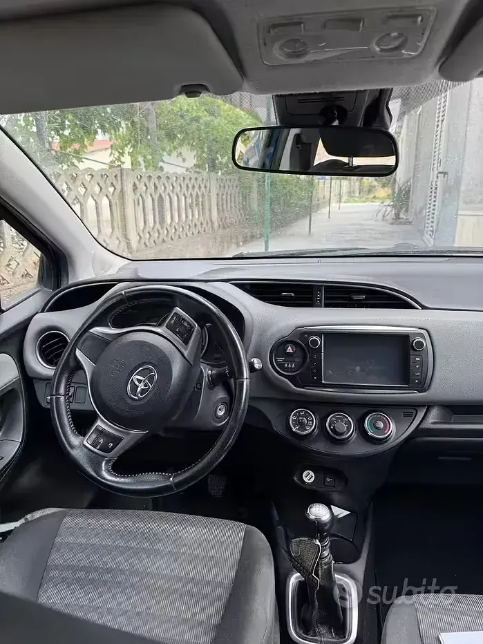 Usata Toyota Yaris 90 CV (66 kW) 2016 Bluazzurro Berlina