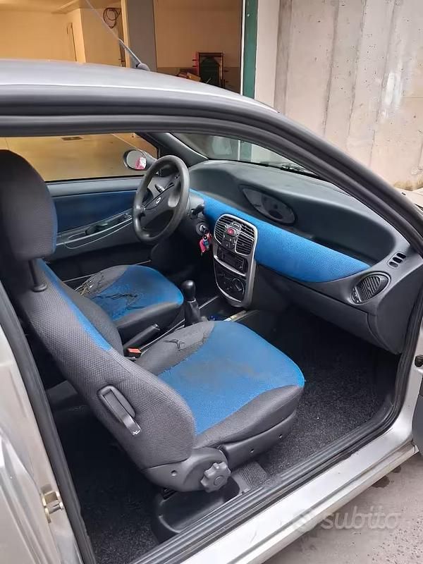 Usata Lancia Ypsilon 54 CV (39 kW) 1999 Grigio Utilitaria