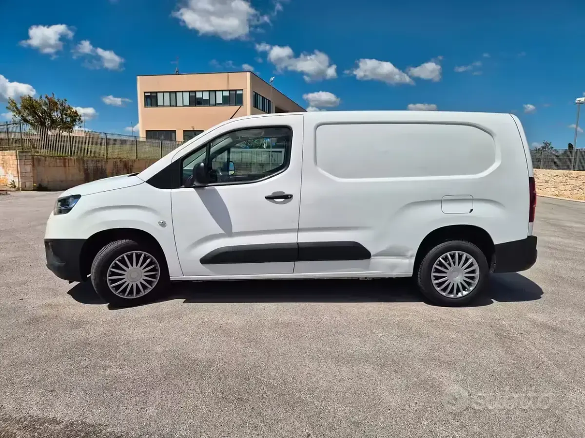 Usata Toyota Proace 101 CV (74 kW) 2021 Bianco Monovolume