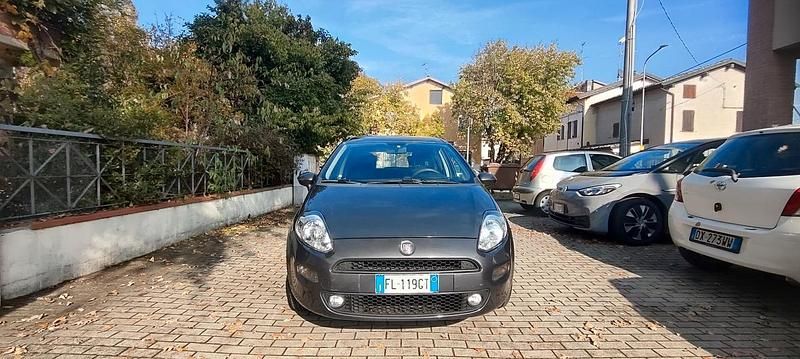 Usata Fiat Punto Street 69 CV (50 kW) 2017 Grigio Berlina
