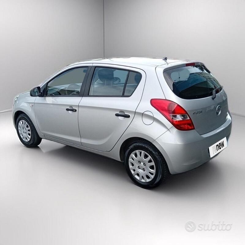 Usata Hyundai i20 Comfort 115 CV (84 kW) 2011 Argento Berlina