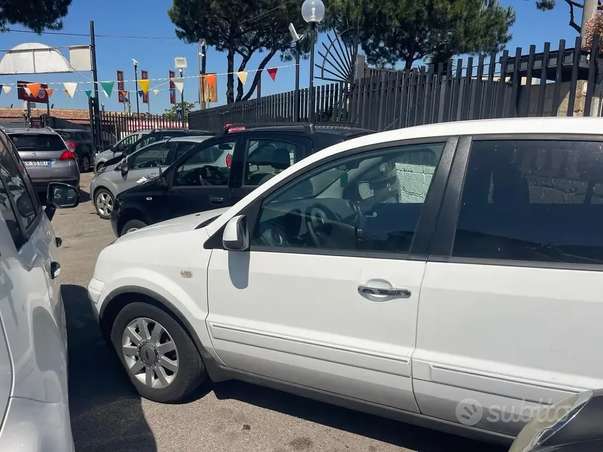 Usata Ford Fusion 68 CV (50 kW) 2010 Bianco Utilitaria