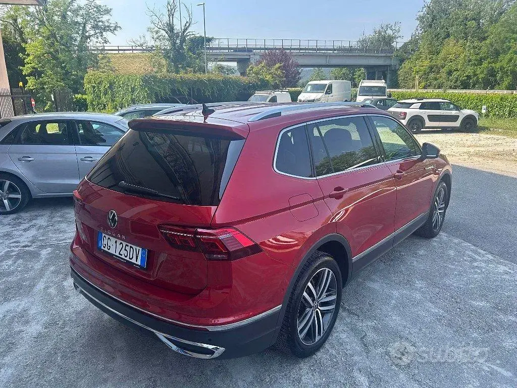 Usata VW Tiguan Allspace Elegance 150 CV (110 kW) 2022 Rosa SUV