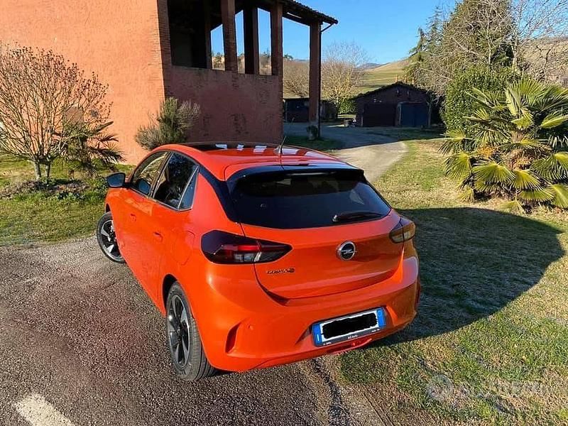 Usata Opel Corsa-e Elegance 100 kW (136 CV) 2021 Arancione Utilitaria
