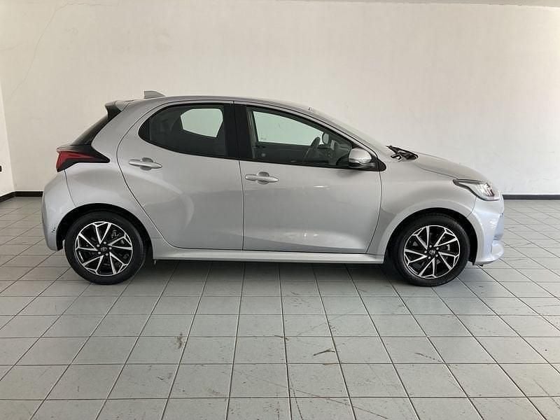 Usata Toyota Yaris Hybrid Trend 115 CV (84 kW) 2021 Grigio Utilitaria