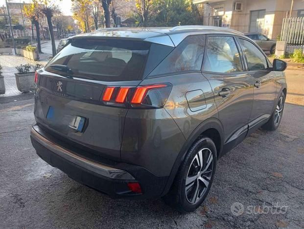 Usata Peugeot 3008 Allure 131 CV (96 kW) 2020 Grigio metallizzato SUV