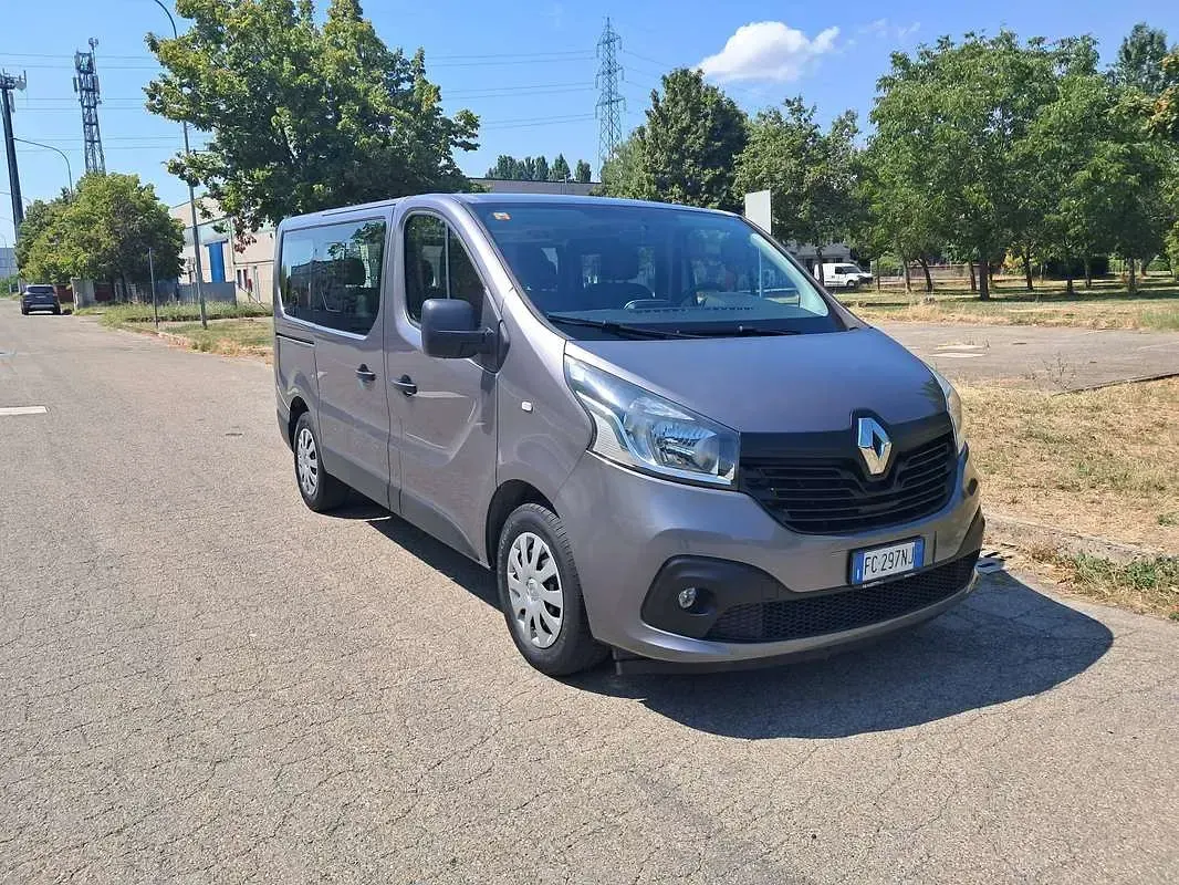 Usata Renault Trafic Zen 129 CV (94 kW) 2016 Grigio Monovolume