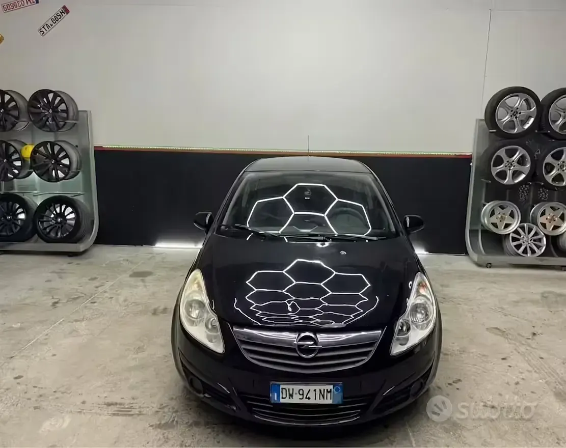 Usata Opel Corsa 75 CV (55 kW) 2010 Nero Utilitaria