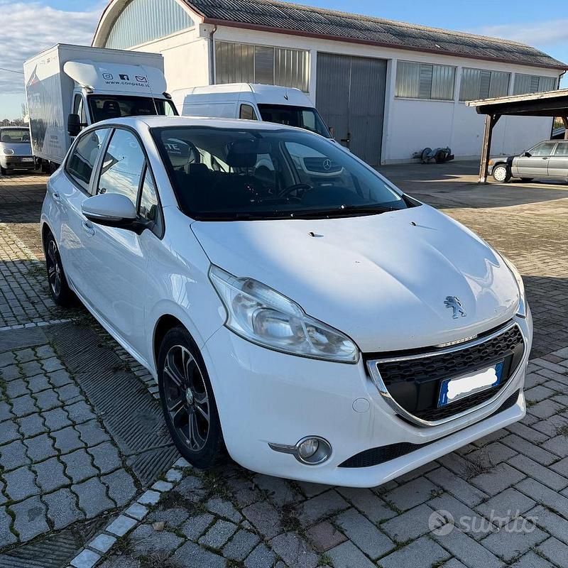 Usata Peugeot 208 Allure 68 CV (50 kW) 2014 Utilitaria