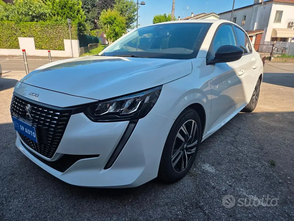Usata Peugeot 208 Allure 101 CV (74 kW) 2023 Bianco Utilitaria