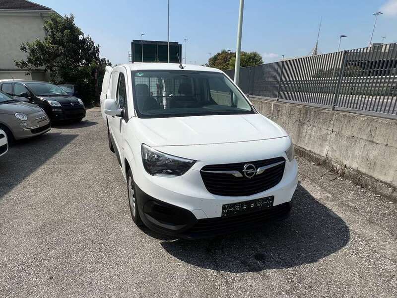 Bianco Usata 2021 Opel Combo Monovolume | 12.500 € (Buon prezzo) - Immagine 1/4