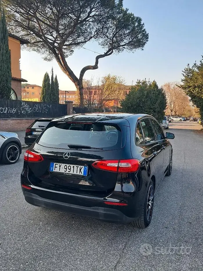 Usata Mercedes B180 116 CV (85 kW) 2019 Nero Utilitaria
