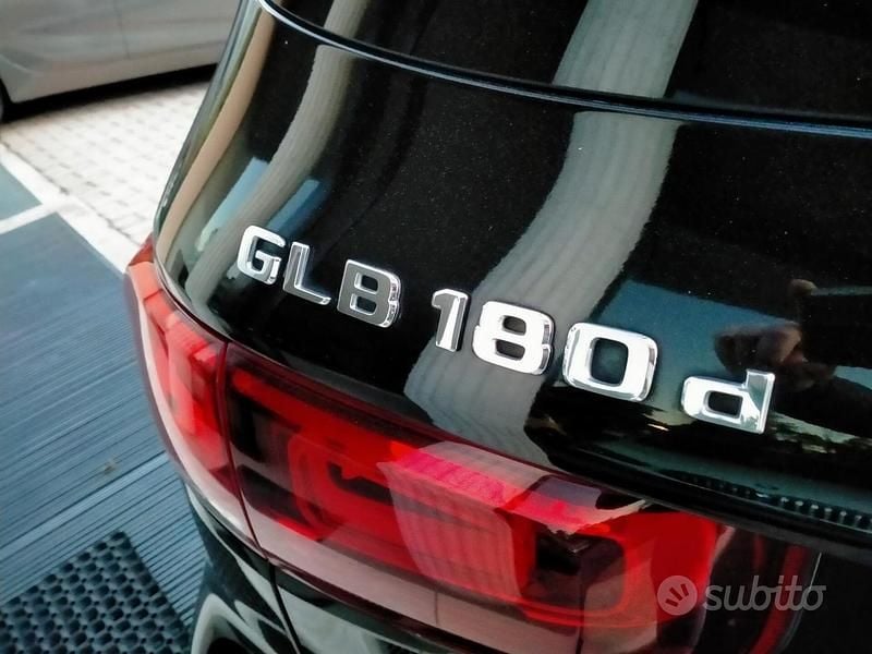 Usata Mercedes GLB180 Business 115 CV (84 kW) 2021 Nero SUV