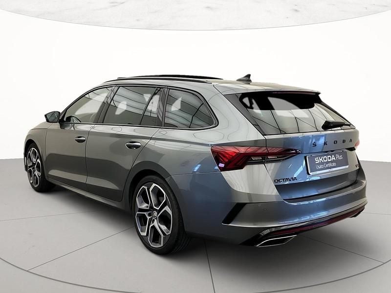 Usata Skoda Octavia RS 200 CV (147 kW) 2023 5x grigio graphite metallizzato Station wagon