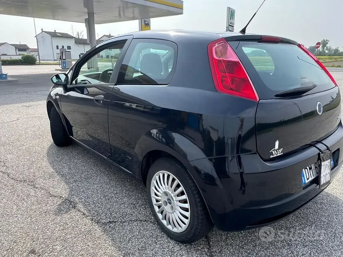 Usata Fiat Grande Punto Dynamic 65 CV (47 kW) 2007 Nero Utilitaria