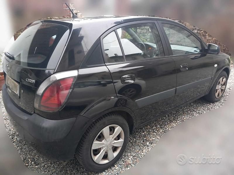 Usata Kia Rio 110 CV (80 kW) 2007 Nero Utilitaria