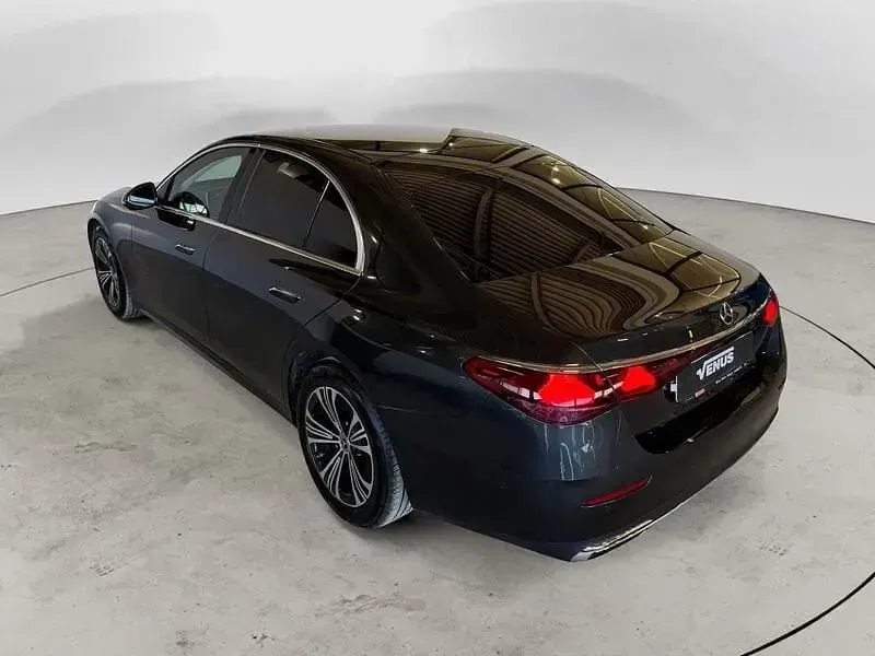 Gebraucht Mercedes E220 Advanced 197 PS (144 kW) 2024 Grau Coupé