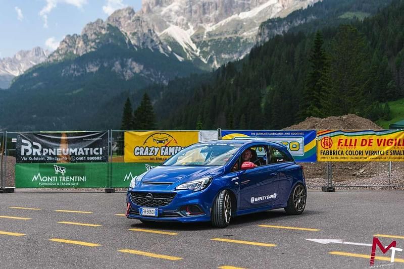 Usata Opel Corsa Edition 211 CV (155 kW) 2015 Utilitaria