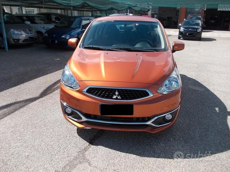 Arancione Usata 2019 Mitsubishi Space Star Tre volumi | 11.000 € (Cara) - Immagine 1/4