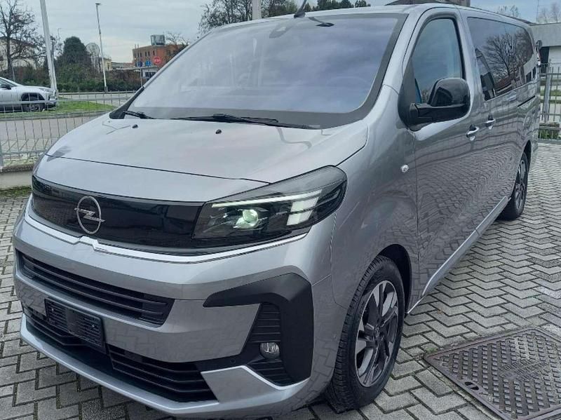Usata Opel Zafira Life 179 CV (131 kW) 2024 Argento Monovolume