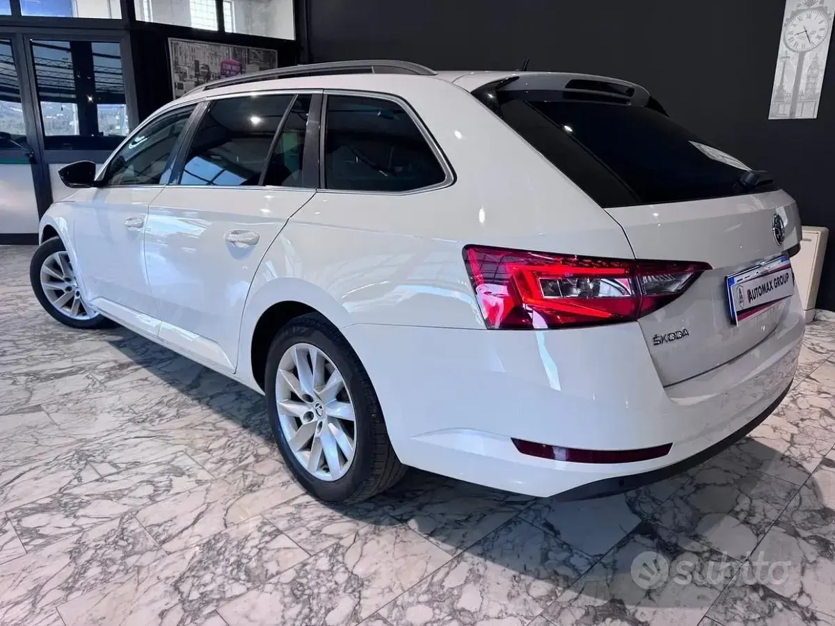 Usata Skoda Superb SportLine 150 CV (110 kW) 2018 Bianco Station wagon
