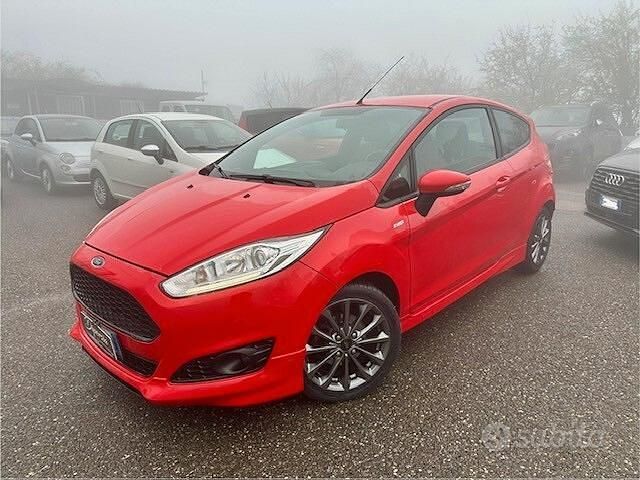 Usata Ford Fiesta ST-Line 75 CV (55 kW) 2017 Rosso Berlina