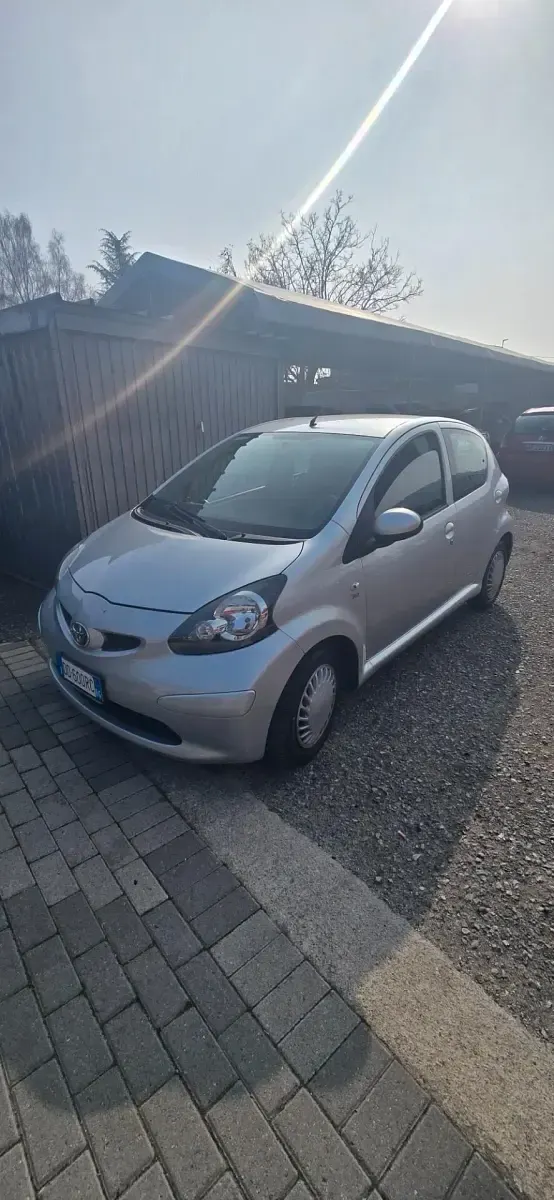 Usata Toyota Aygo 68 CV (50 kW) 2007 Grigio Utilitaria